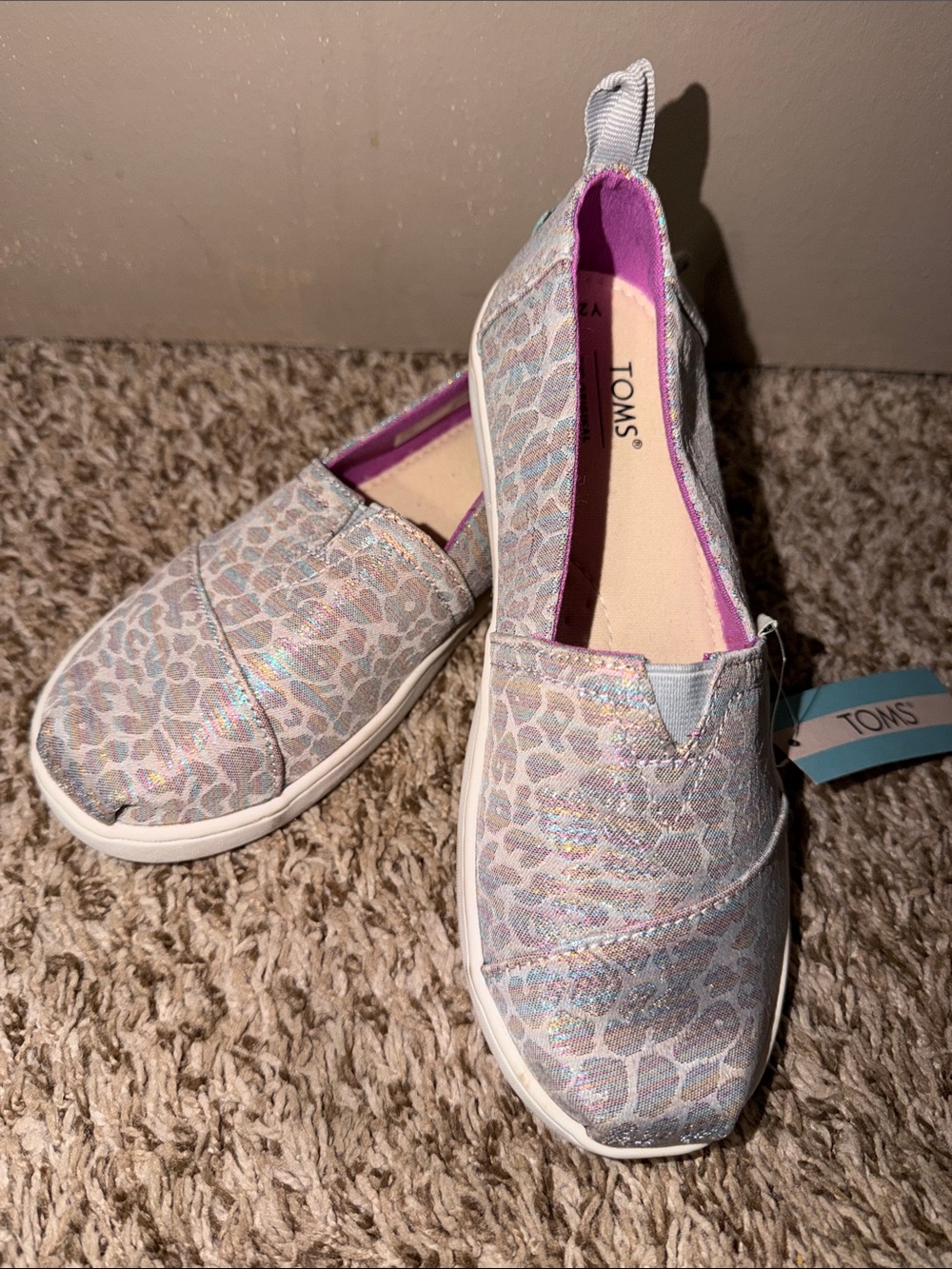 Tom’s youth Leopard Size 2.5 - NWT